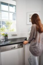 Enjoliveur Céliane pour quadruple prise de courant 2P+T Surface précablée compacte - finition titane Tunisie-Boutique